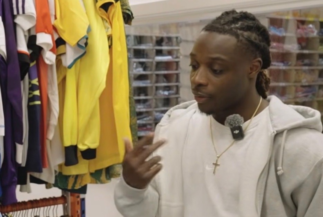 你以前有没有和梅西对战过❓杰里米·多库：“是的，是的，我和他对战过两次。”那是什