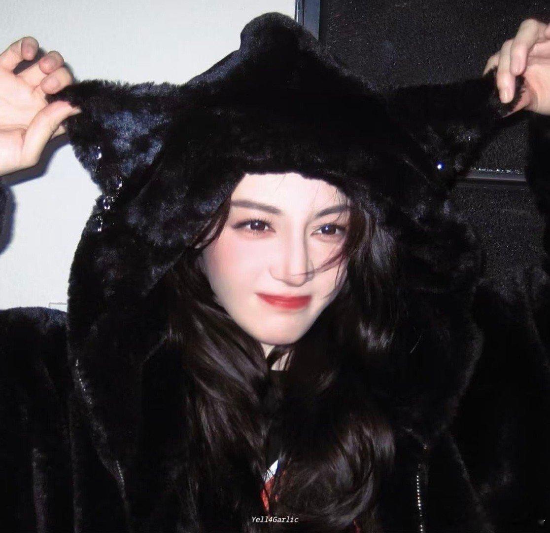 内娱喵系女艺人 喵系+=双倍可爱！热巴灵动娇俏的小表情，活脱脱一只软萌小喵，真的