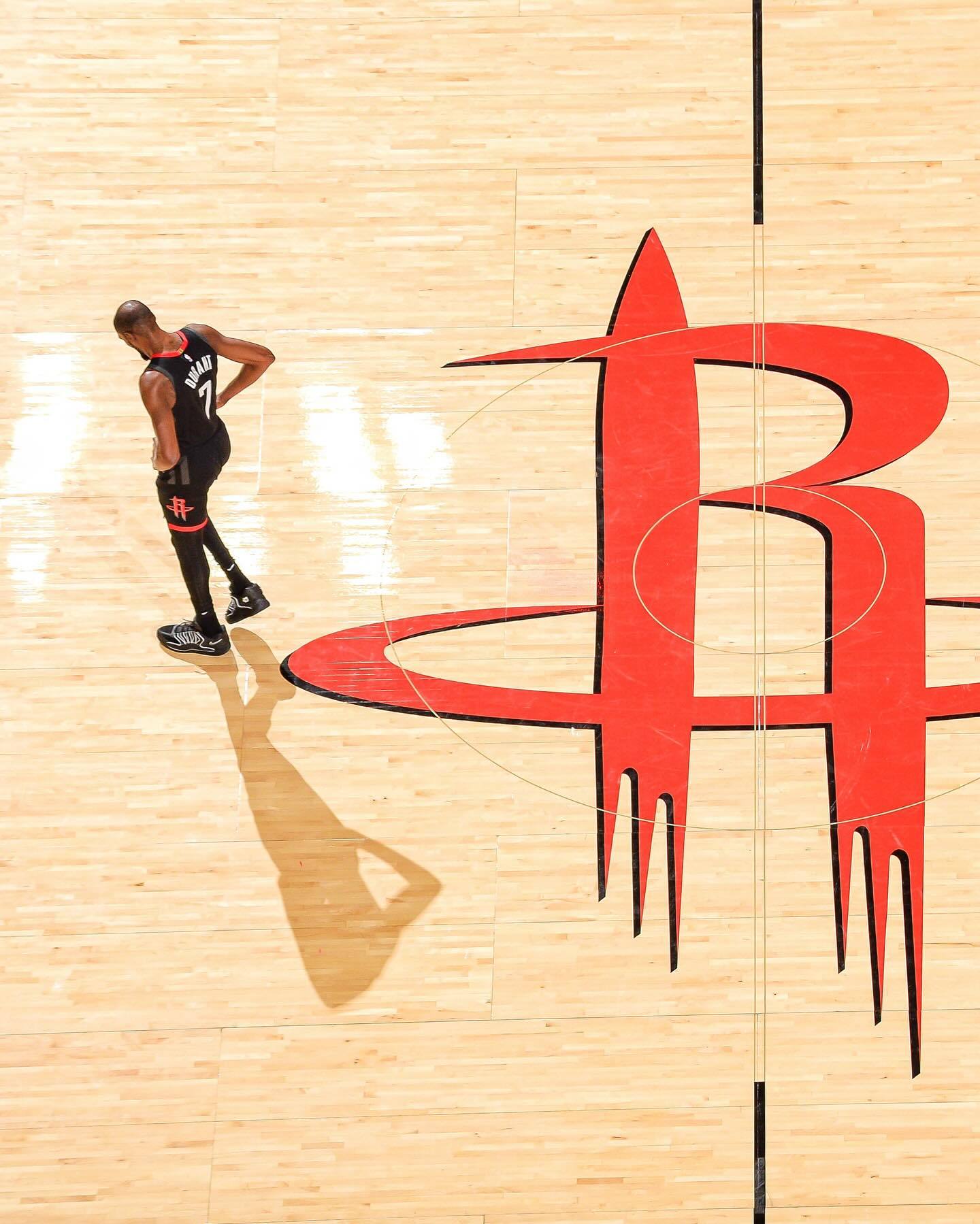 记者：“本赛季早些时候，你谈到过成长过程中想和年纪更大的孩子一起打球，成为一个真