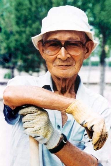 “如果中国的沙漠不变绿，我就从日本最高的楼上跳下去！”1990年，83岁日本老人