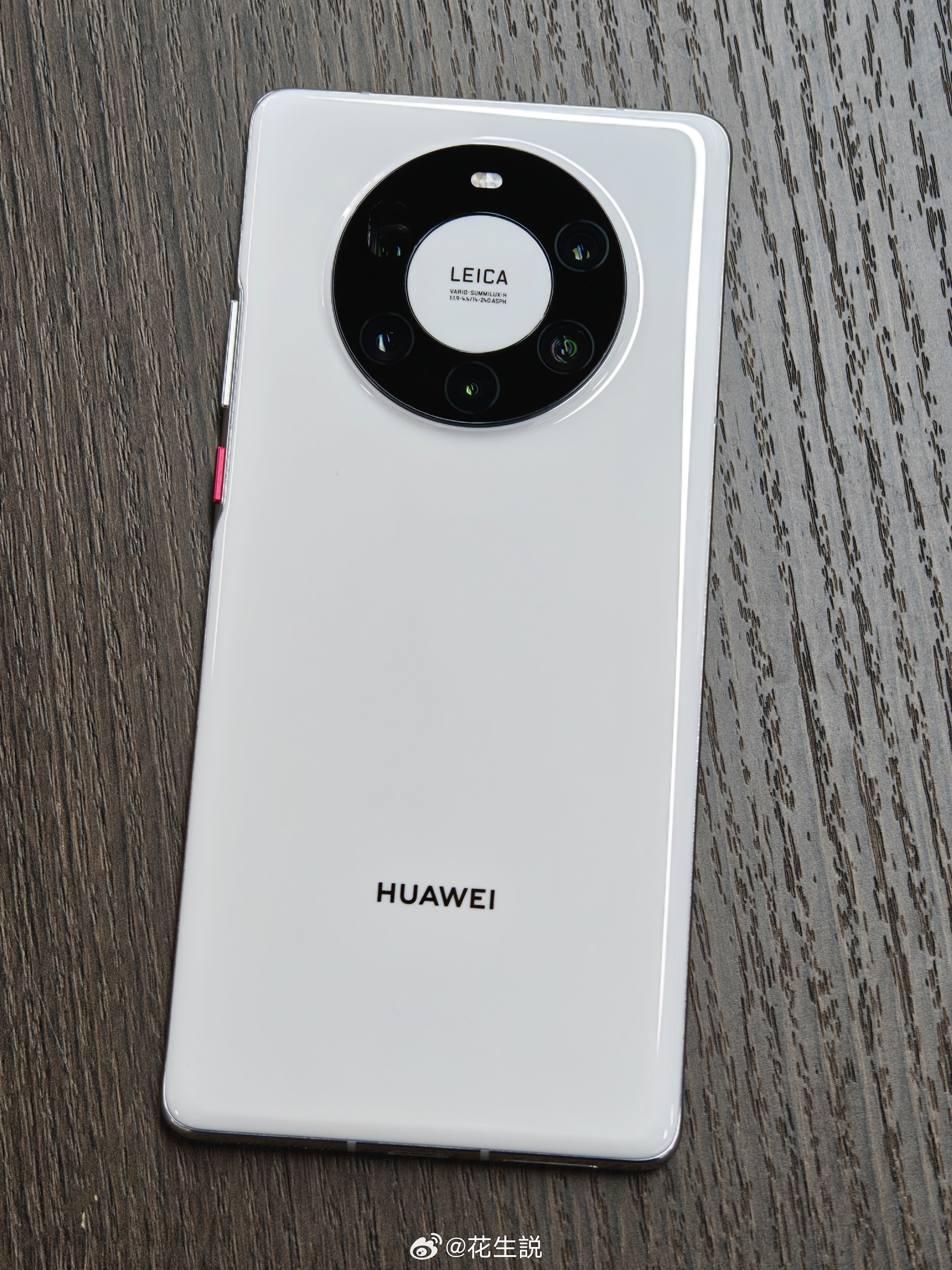 Mate40 Pro+绝对是Mate历史上的一个巅峰，既然是拿来收藏我肯定希望它