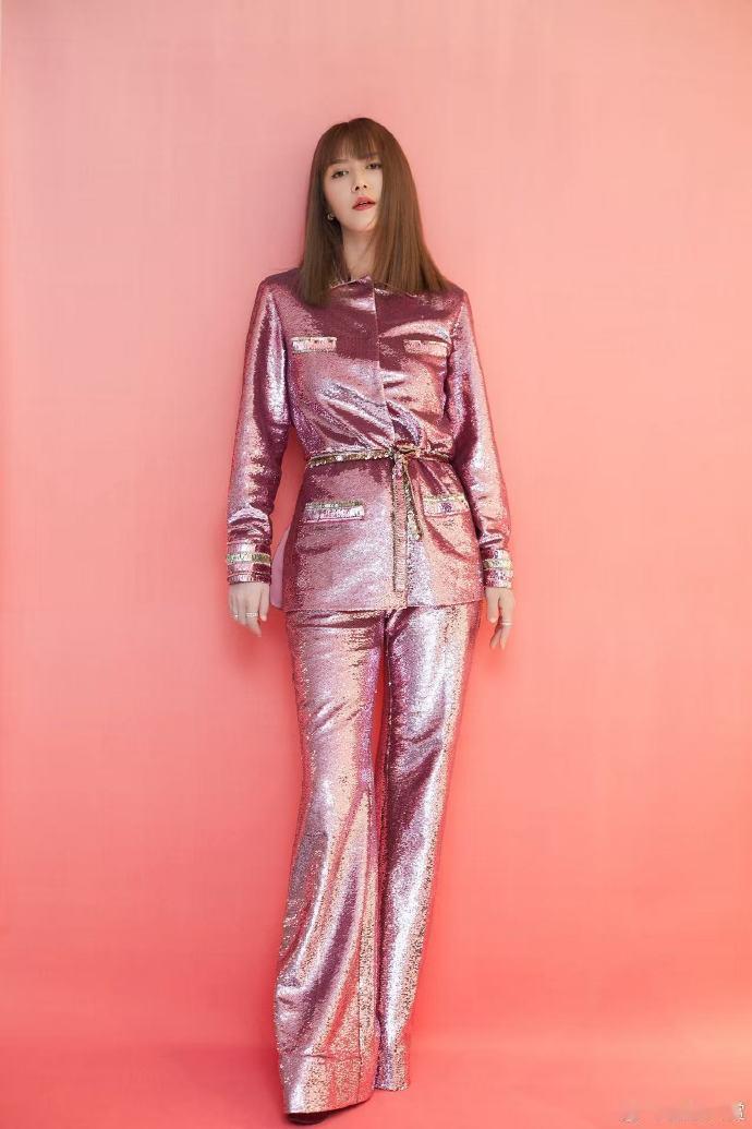 谭维维历届春晚造型大赏 谭维维八登春晚，八次用造型惊艳全场！历届造型大赏里，她将