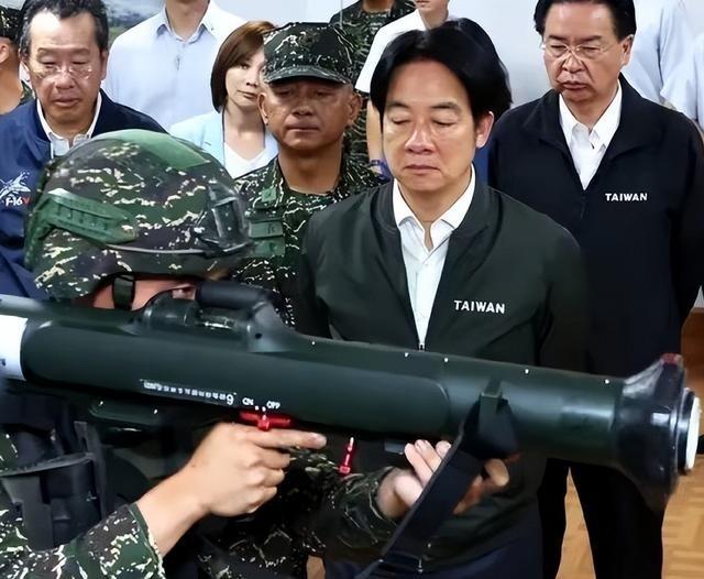 赖清德又作幺蛾子了！下令台军实弹备战，蒋万发表反统一言论：两岸和平容不得分裂挑衅