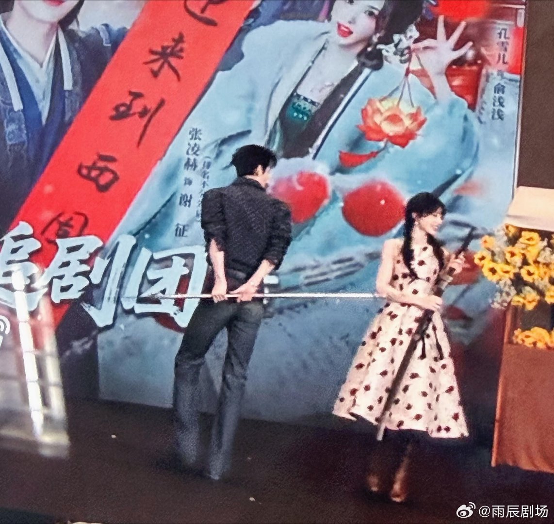 田作之赫田作之赫 我爹和我妈(⁎⁍̴̛ᴗ⁍̴̛⁎)这身材比例要吓死了吧 