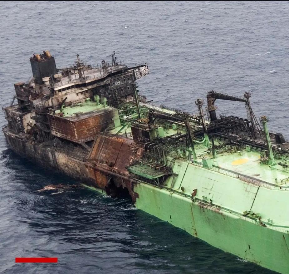 “定时炸弹”：受损俄罗斯燃油油轮在意大利岛屿附近漂流

海事部门已警告船员避开一