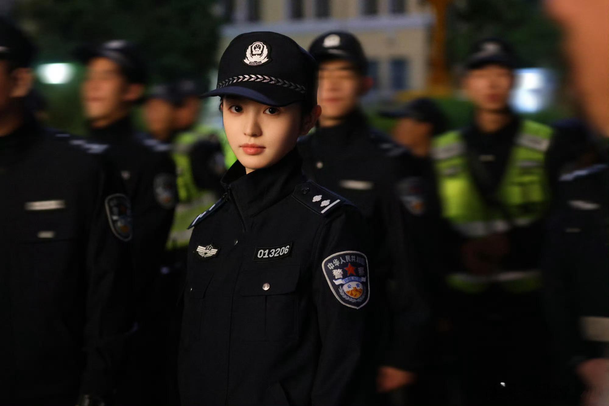 《低智商犯罪》真的太解压了悬疑外壳搞笑内核，笨贼全程智商掉线剧情不烧脑、笑点密集
