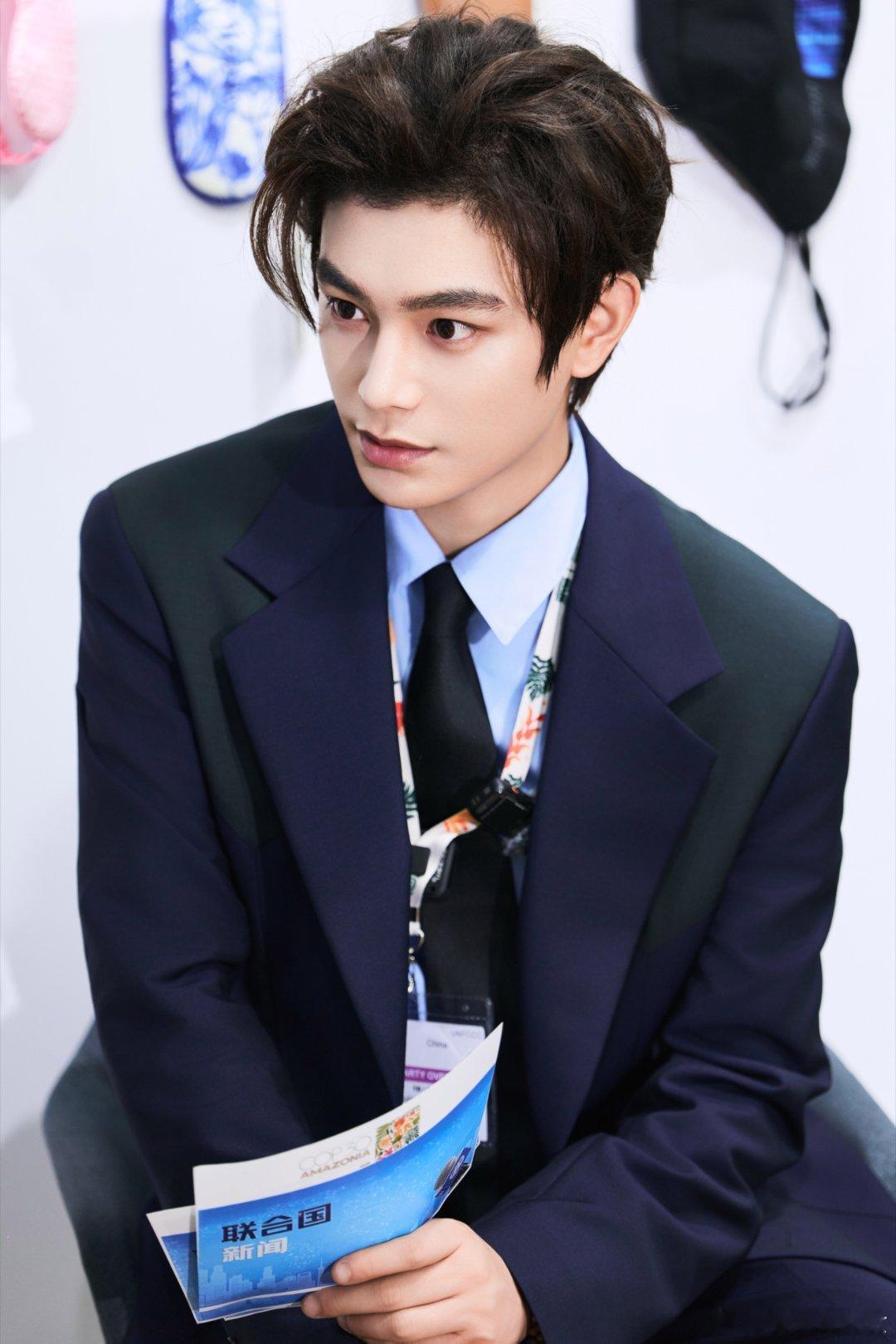 丁禹兮张海虾 dyx丁禹兮南部档案 花店不是为了花才开的，而我却是为了你才来的。