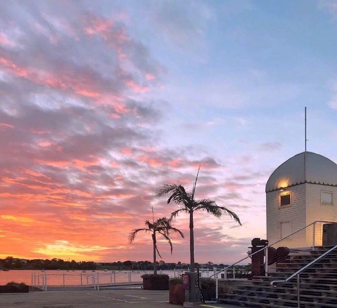 “要活的像榴莲一样，  不用所有人喜欢，但喜欢的人很上头” 