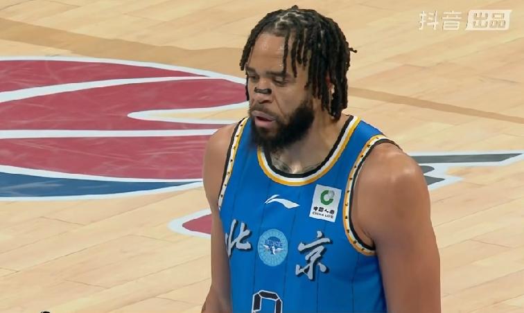 大麦基终于支愣起来了！

北京北汽主场之所以打爆青岛，除了杰曼的出色发挥之外，就