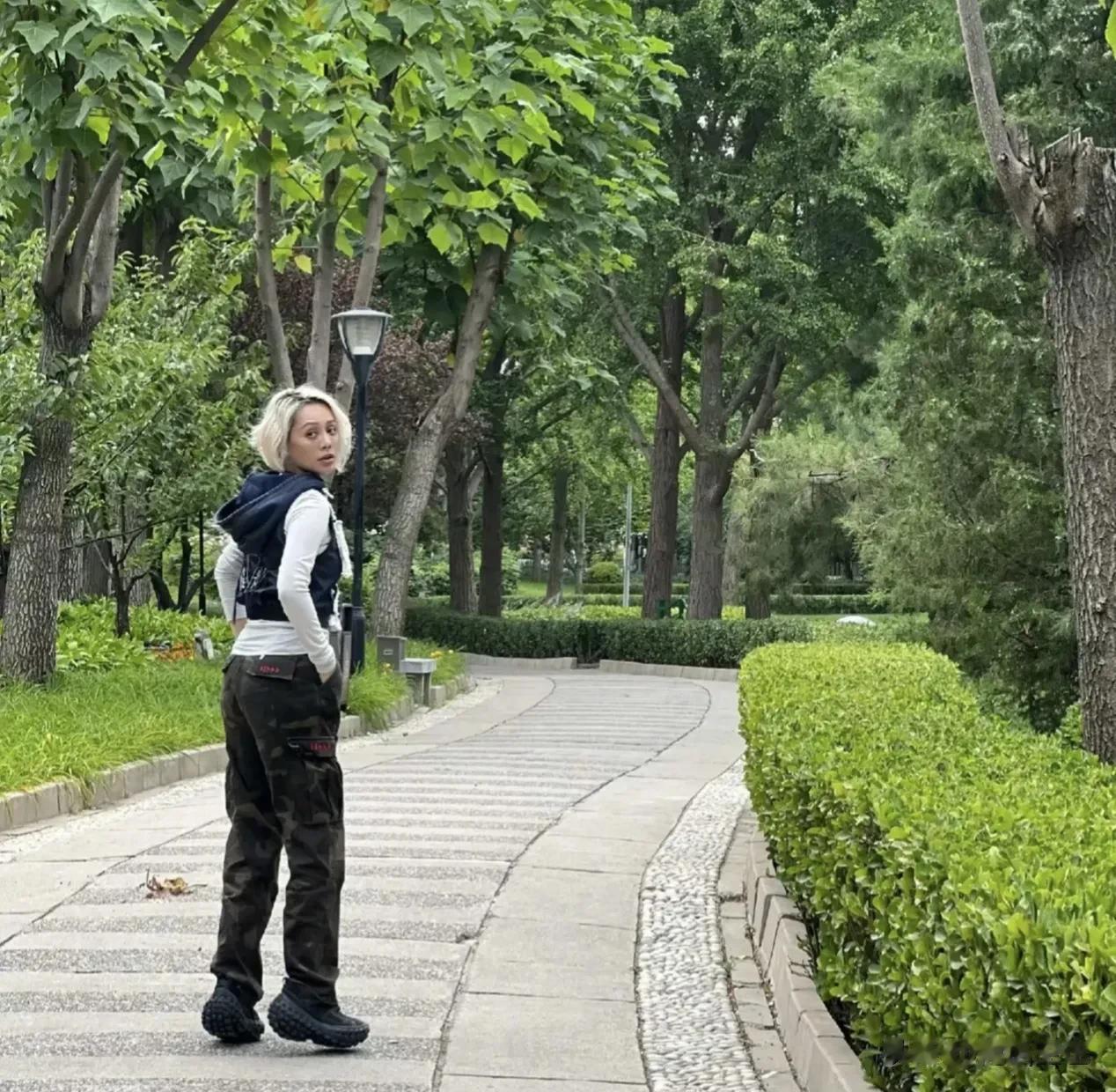 真的很羡慕宁静这种有钱人的生活，因为有钱有底气，她可以过自己想过的生活，可以选择