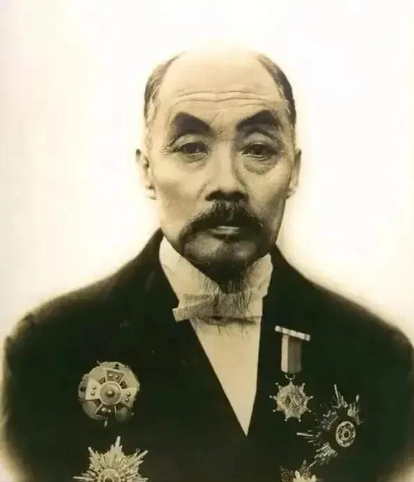 1897年，为了延续张家香火，张謇在原配妻子的安排下，纳了一房小妾，可小妾迟迟不