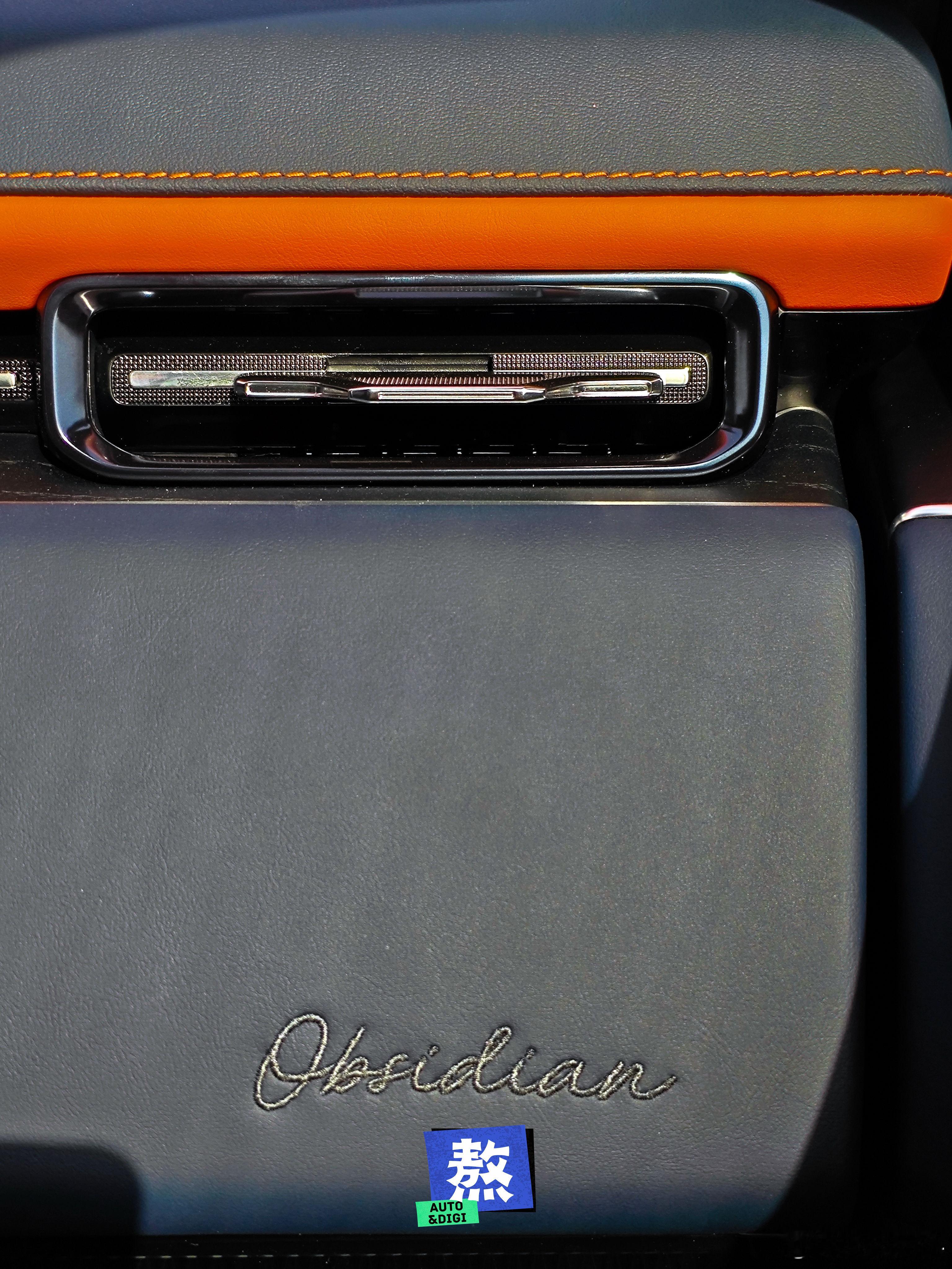 极氪9X曜黑版内饰“曜夜鎏金” 晚上好像确实好看多了。极氪极氪9x