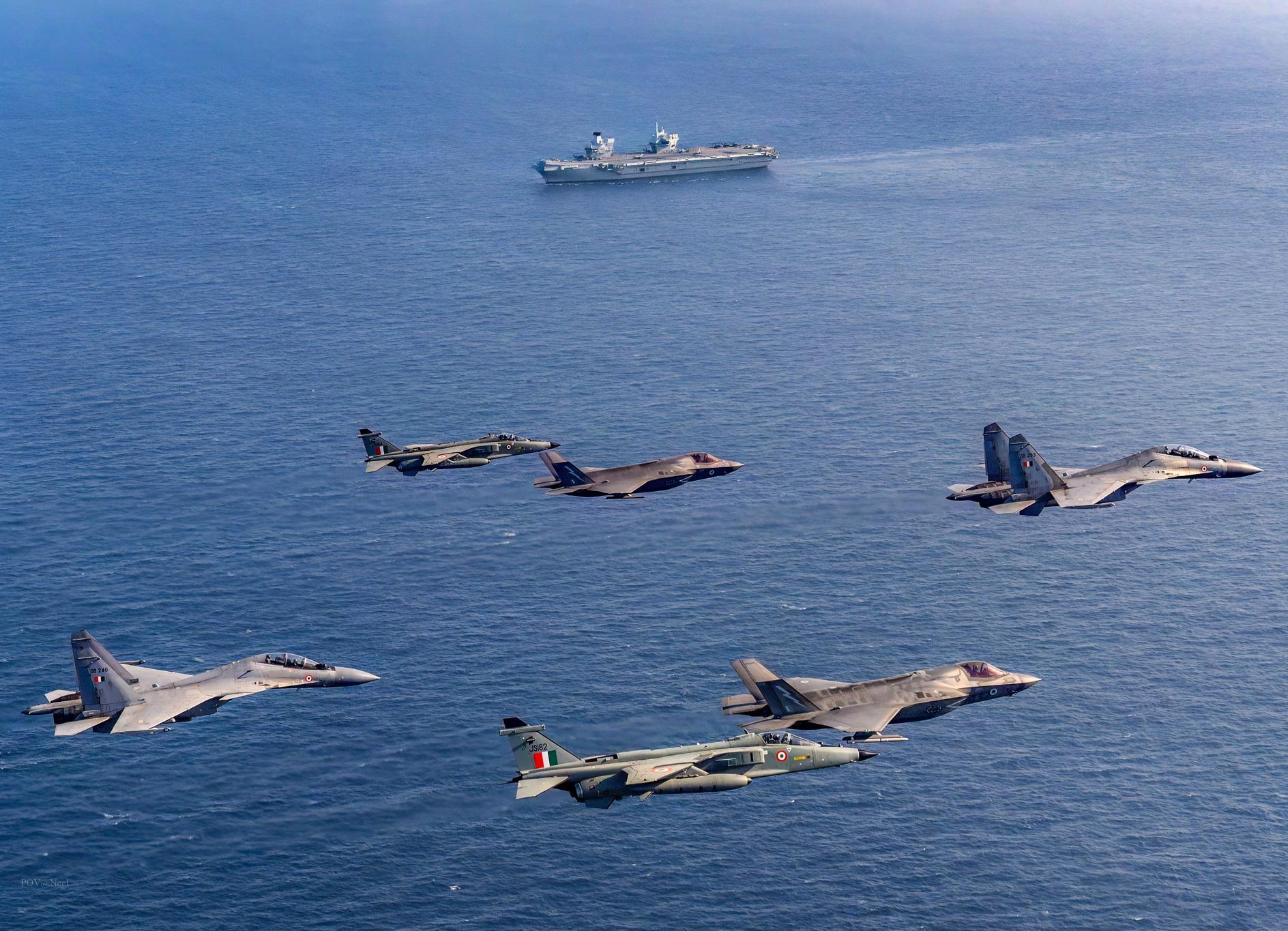 印度空军Su -30 MKI、美洲豹攻击机与皇家海军威尔士亲王号和皇家空军F-3