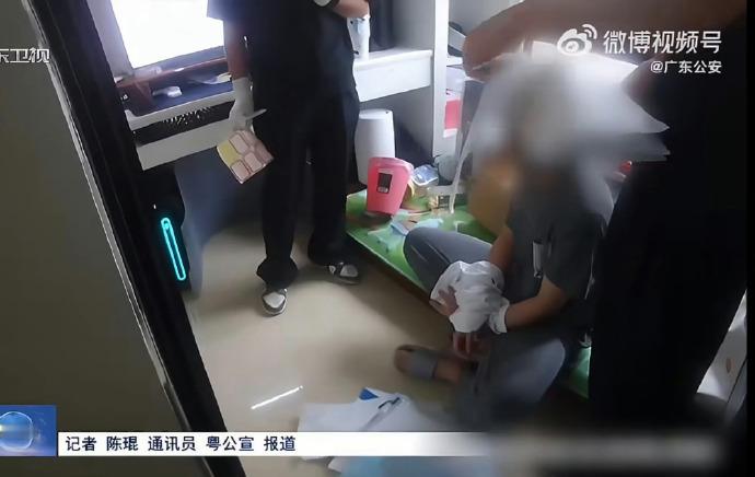 看那个营销号抓捕现场，乱糟糟跟群租房似的。粉丝就听着这帮low人指挥，去党同伐异