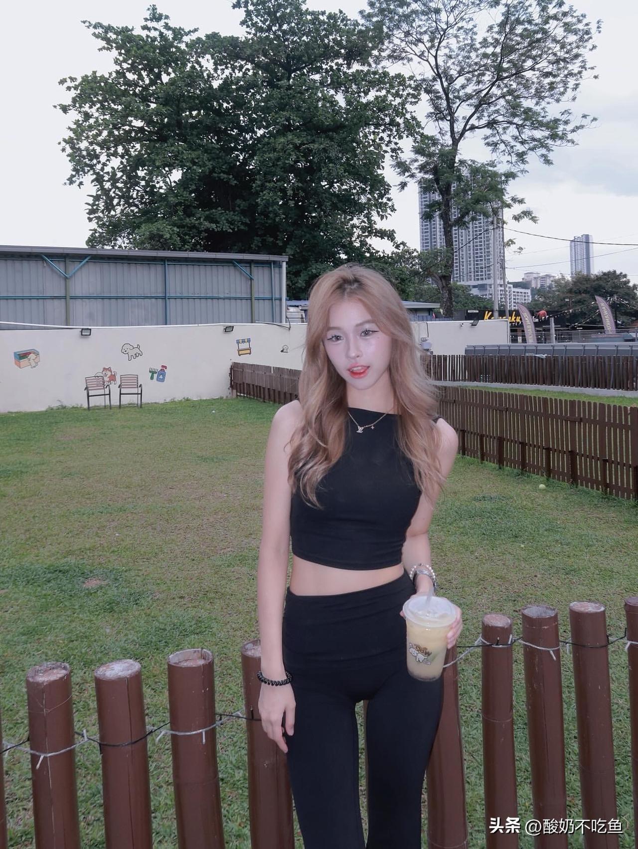 女生怎么穿搭会看着很温柔?世间总有些惊奇的际遇，比方说当我遇见你，星光落入你眼里