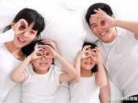 目前，我国适龄人口婚育愿望逐年走低，人口出生率持续下降，这事的确不应小觑。
当然