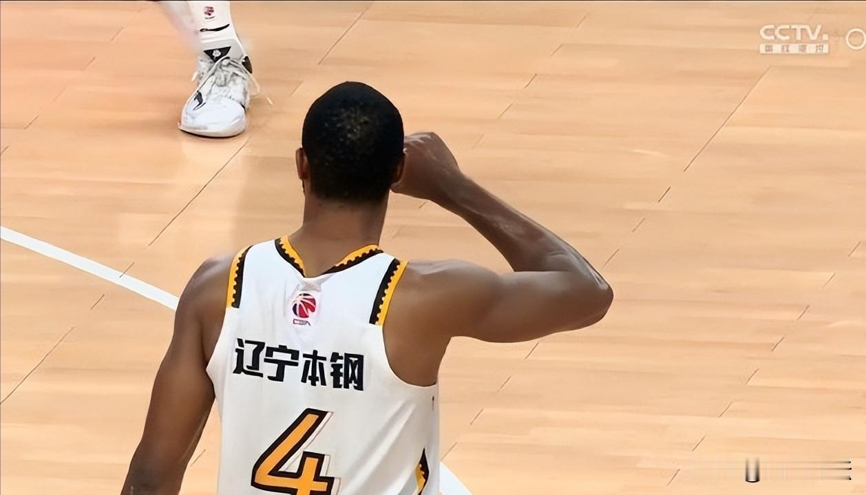 新疆是怎么防弗格的？你再看看广东是怎么防弗格的。

今晚弗格再发神威，三场总决赛