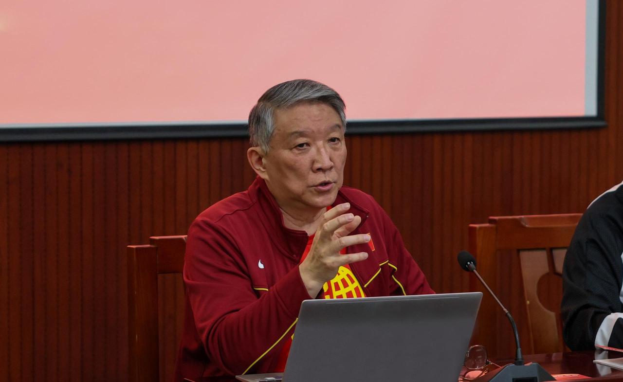 中国女篮主教练宫鲁鸣给出了一个新的定义在5月3号那天，宫鲁鸣在中国女子篮球国家队