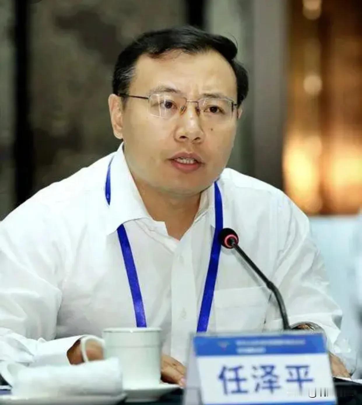 #秋日生活打卡季#法律就管不了任泽平？
许家印的恒大集团爆雷，任泽平拿了大几千万