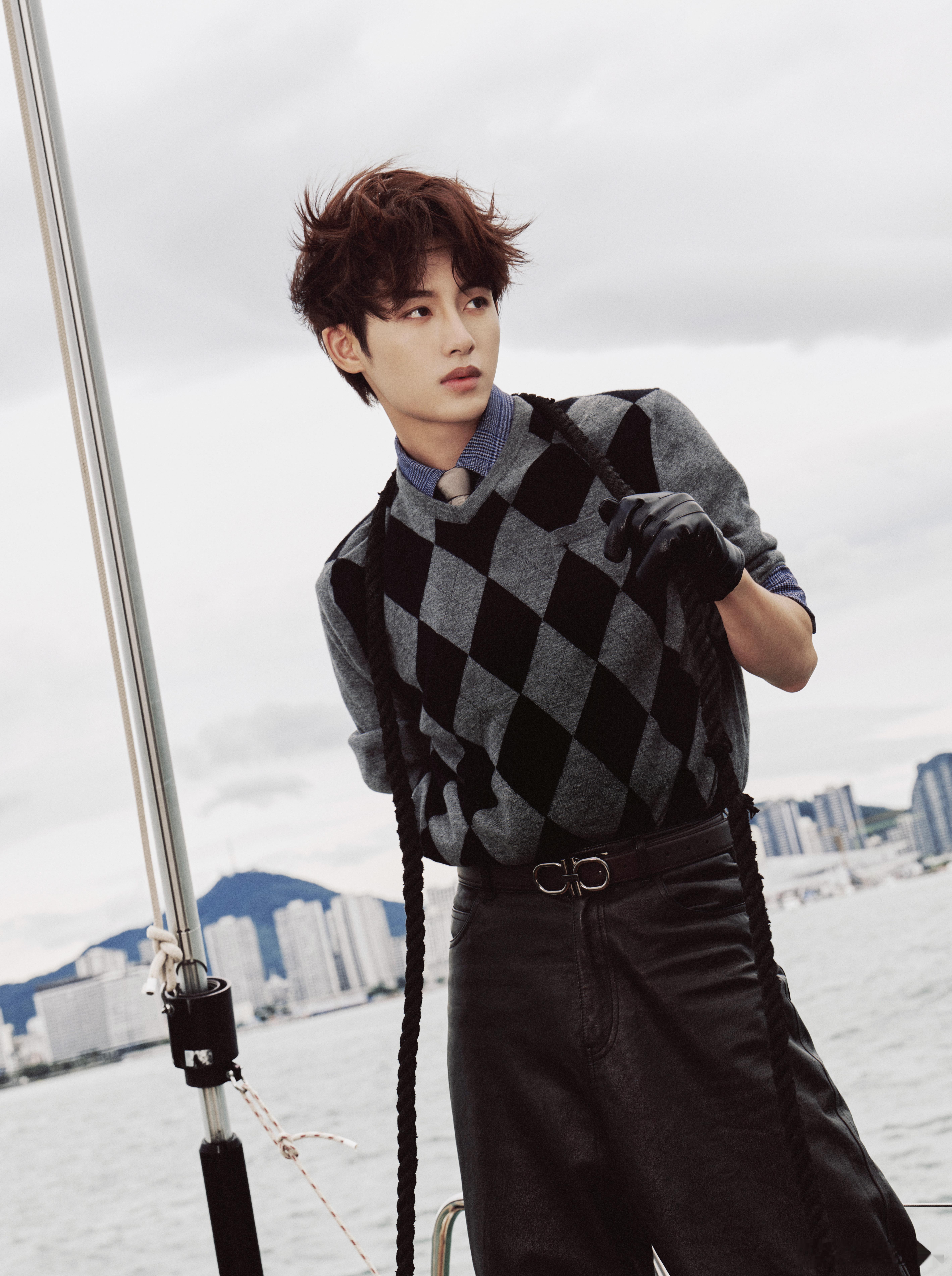 董思成28岁第一天对他的 28 岁没有复杂的期待，就最朴素的愿望：希望他能睡个好