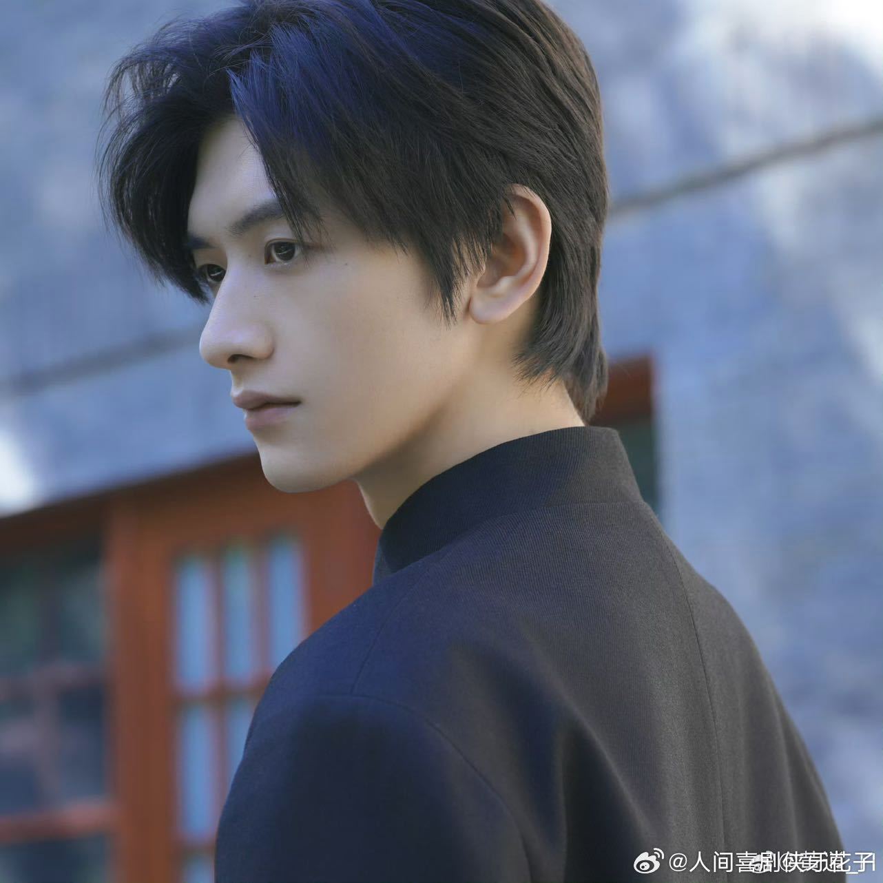 王鹤棣为师弟黄逍打call王鹤棣给师弟黄逍新综艺打call奋斗吧人生 以为只是合