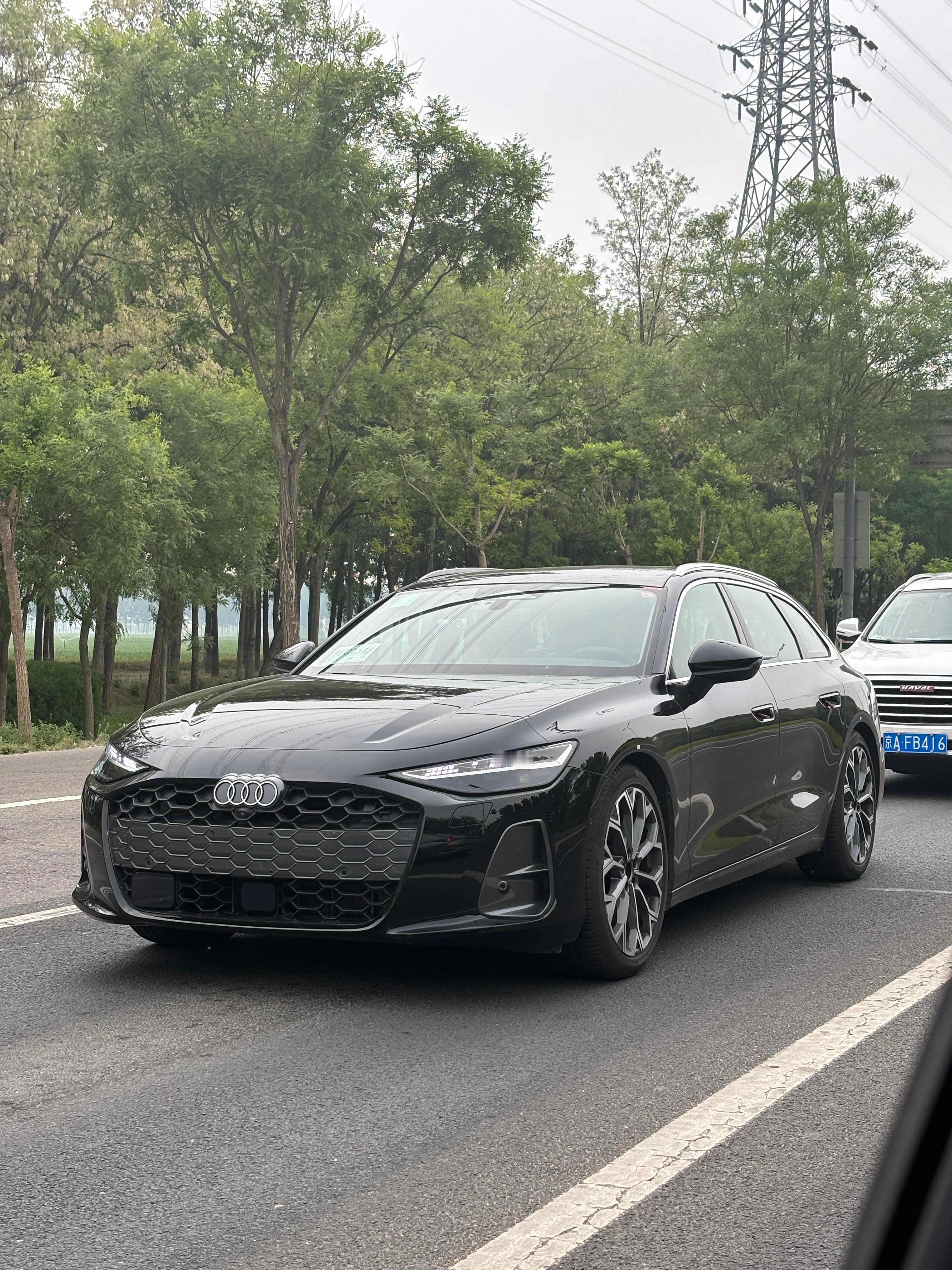 全新奥迪A6 Avant正在北京路试你们觉得怎么样？ ​​​