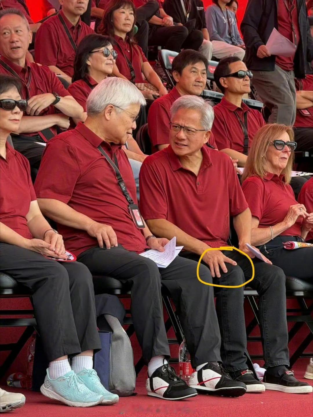 身边有中国的朋友给送点亮甲吗？大家都知道：得了灰指甲一个传染两，问我怎么办，马上