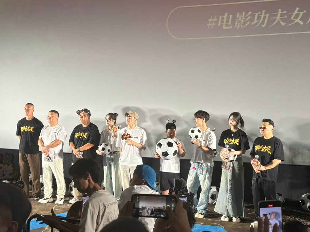 周星驰、张艺兴主创东莞路演，张艺兴本人真的超帅而且还很瘦！ 