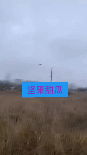 切尔尼戈夫，12月5日，小摩托低飞朝目标冲去。有媒体记者称，雨雾大，不得不低飞巡