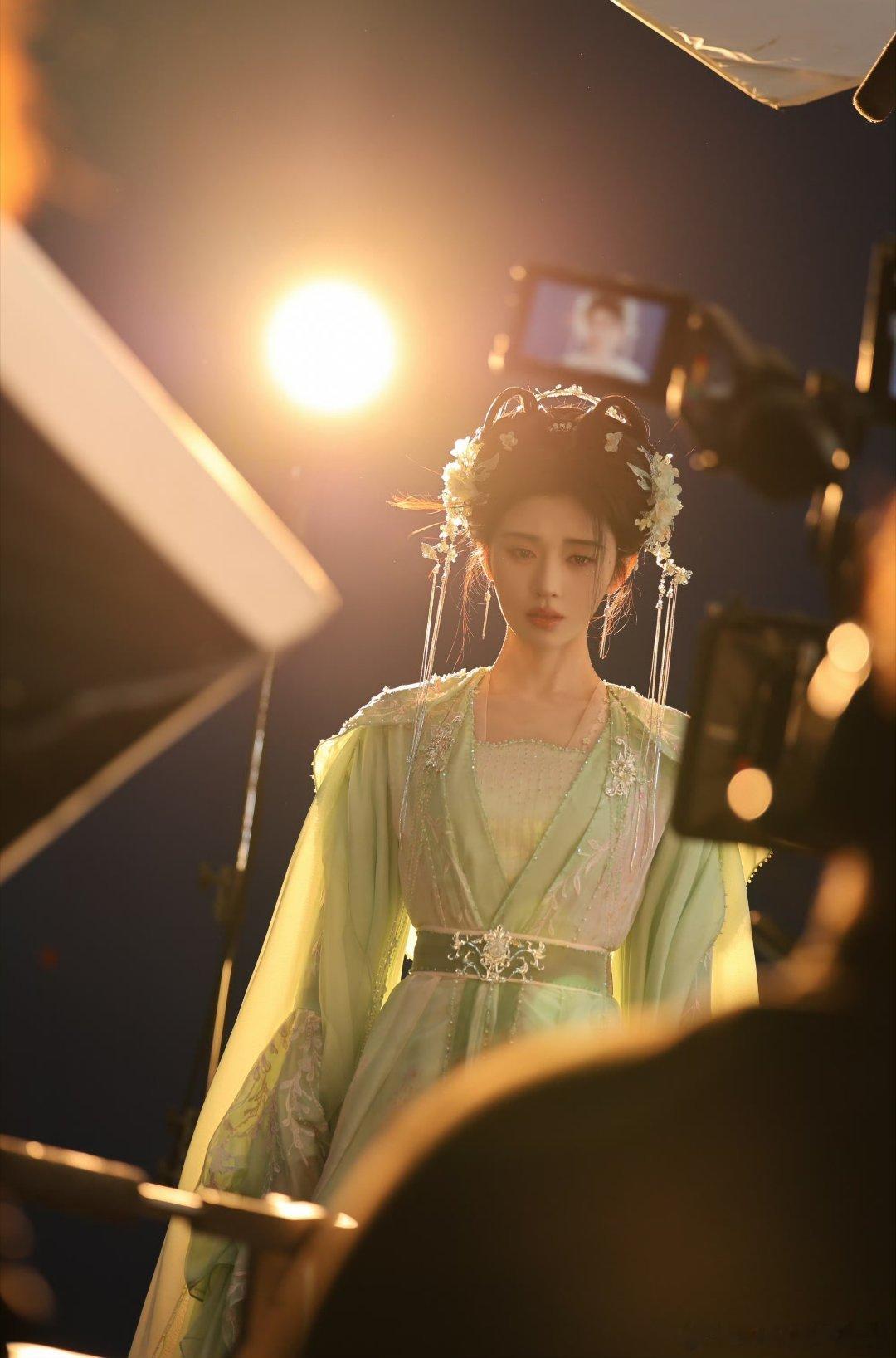 鞠婧祎 jjy鞠婧祎姜黎非jjy鞠婧祎千香我想穿越回以前去抱抱那个刚出道的你