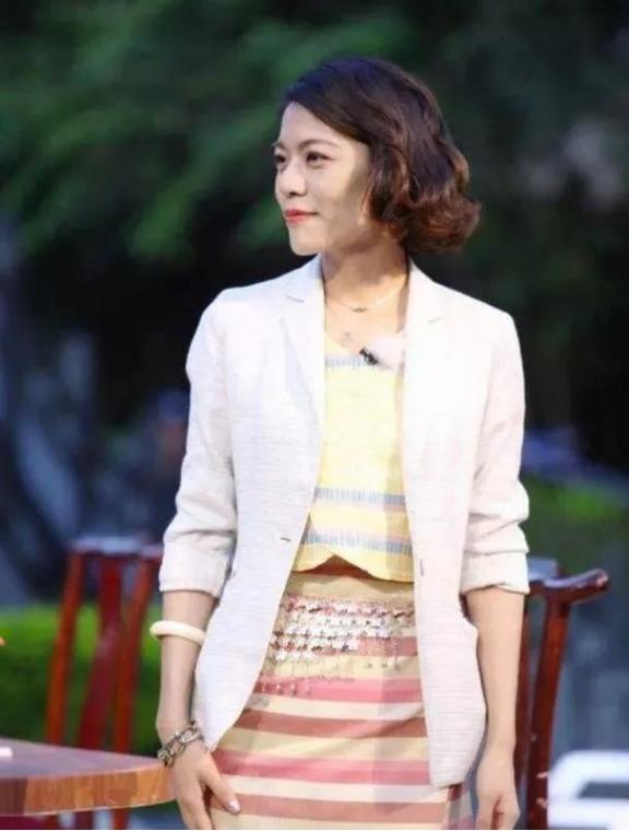 复旦大学教授陈果说：“脾气越倔强、越硬的人，命运一定会很悲惨，越是较坚强的人，命