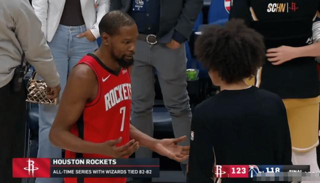 杜兰特真爱啊！

客场123-118奇才，赛后美媒Fullcourtpass分享