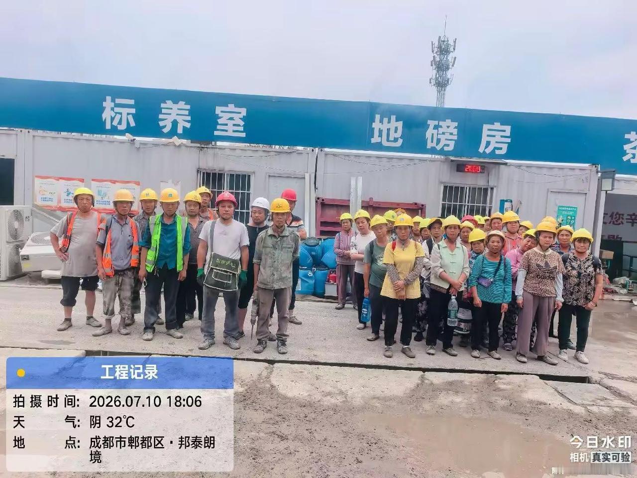 顶着大太阳埋头苦干，这样的劳动者不值得点赞吗？工地日常 致敬劳动者 高温下的打工