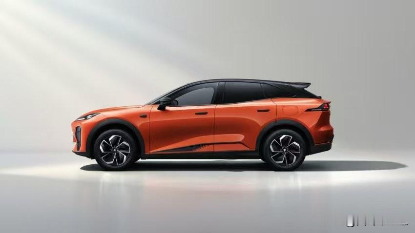 深蓝S07华为乾崑630长续航版上市即火爆，成为市场上的佼佼者，这款科技智能中型