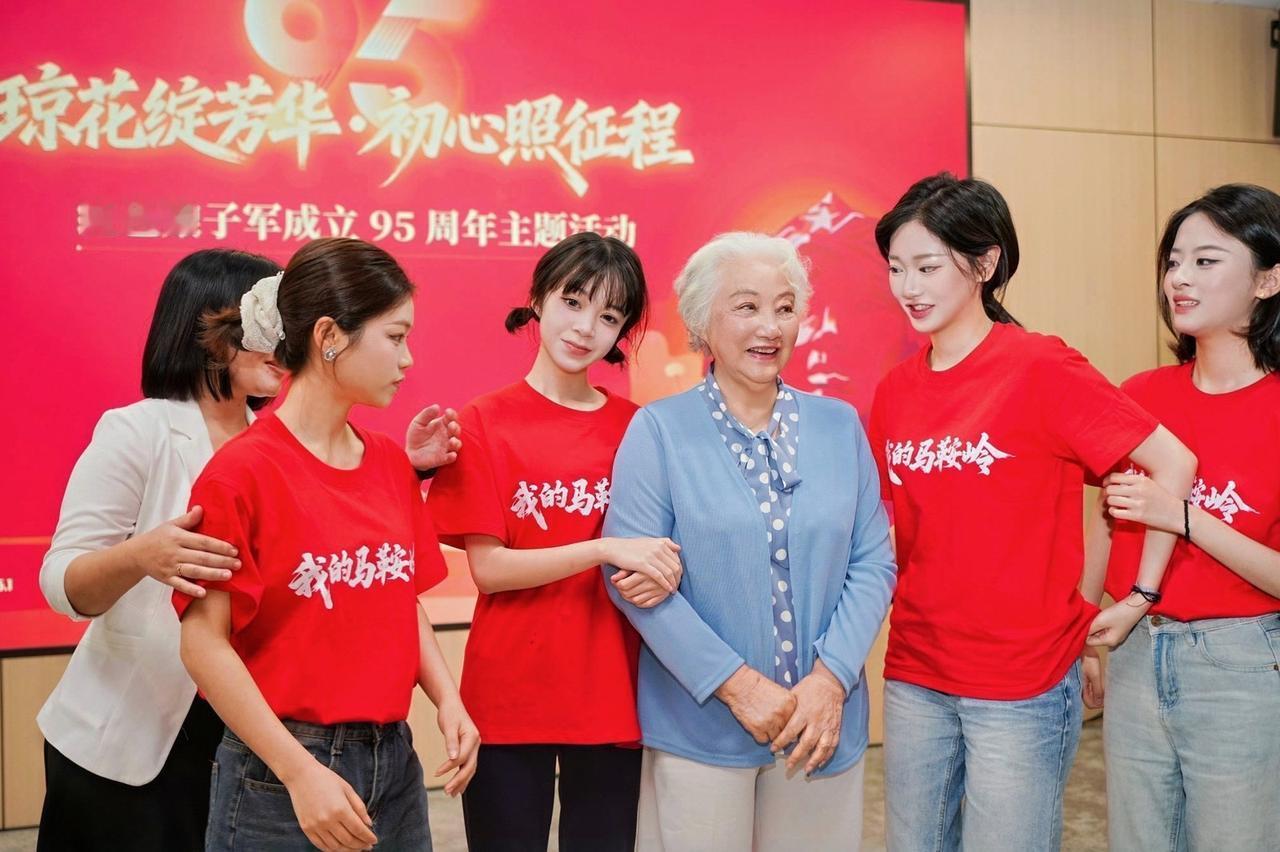 红色记忆永垂不朽！红色娘子军 微电影《我的马鞍岭》以独特的穿越叙事，串联起祖孙两