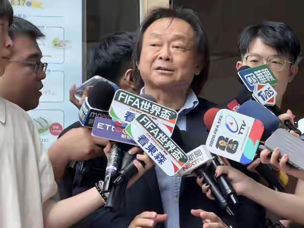 就在刚刚，

台"民进党立委"王世坚发表声明，

6月5日，针对上海小熊猫今日抵