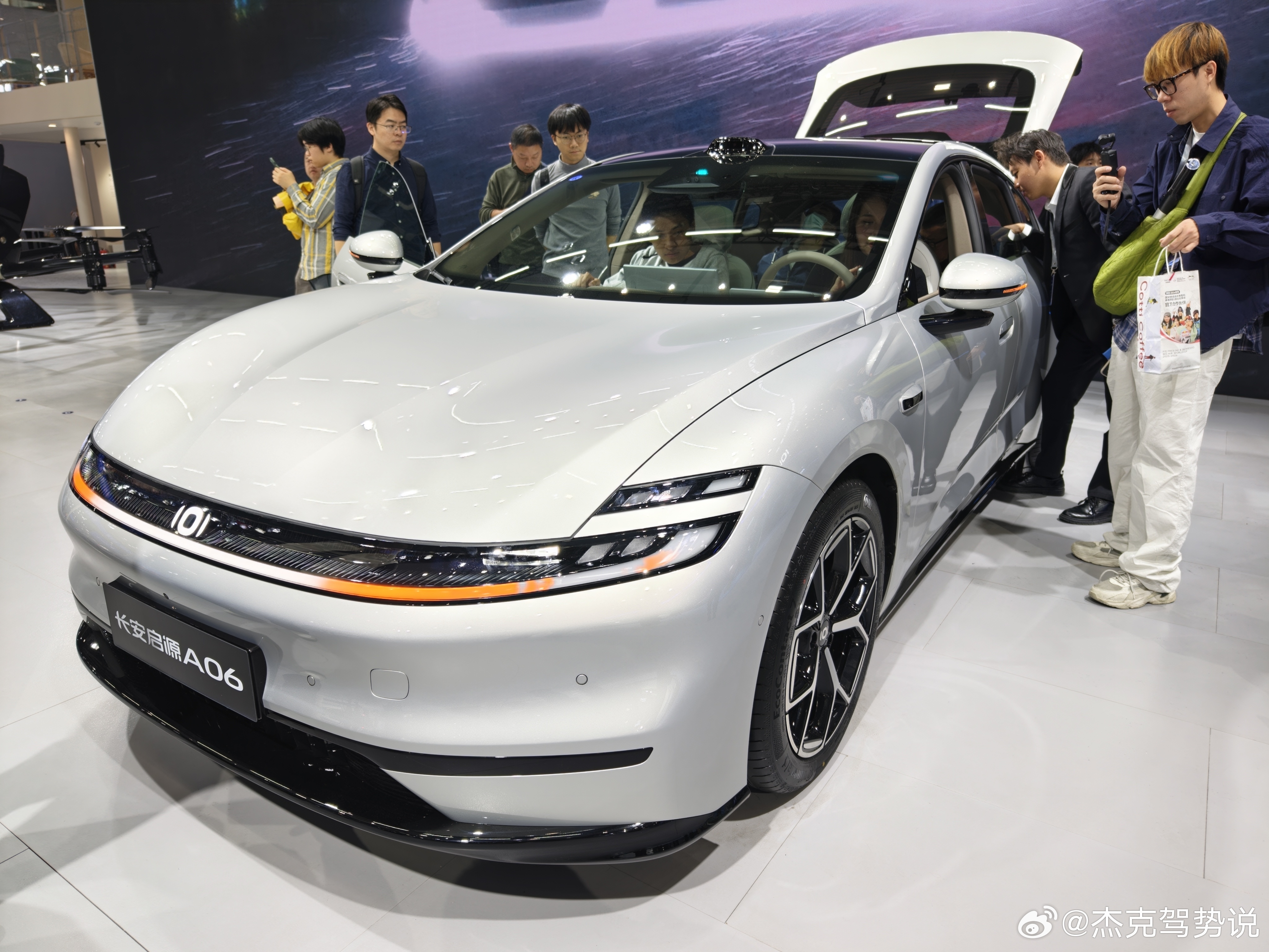 长安启源A06这款车太玄妙了，总布置搞出了花，有高人。前双叉臂，前面做了一个10