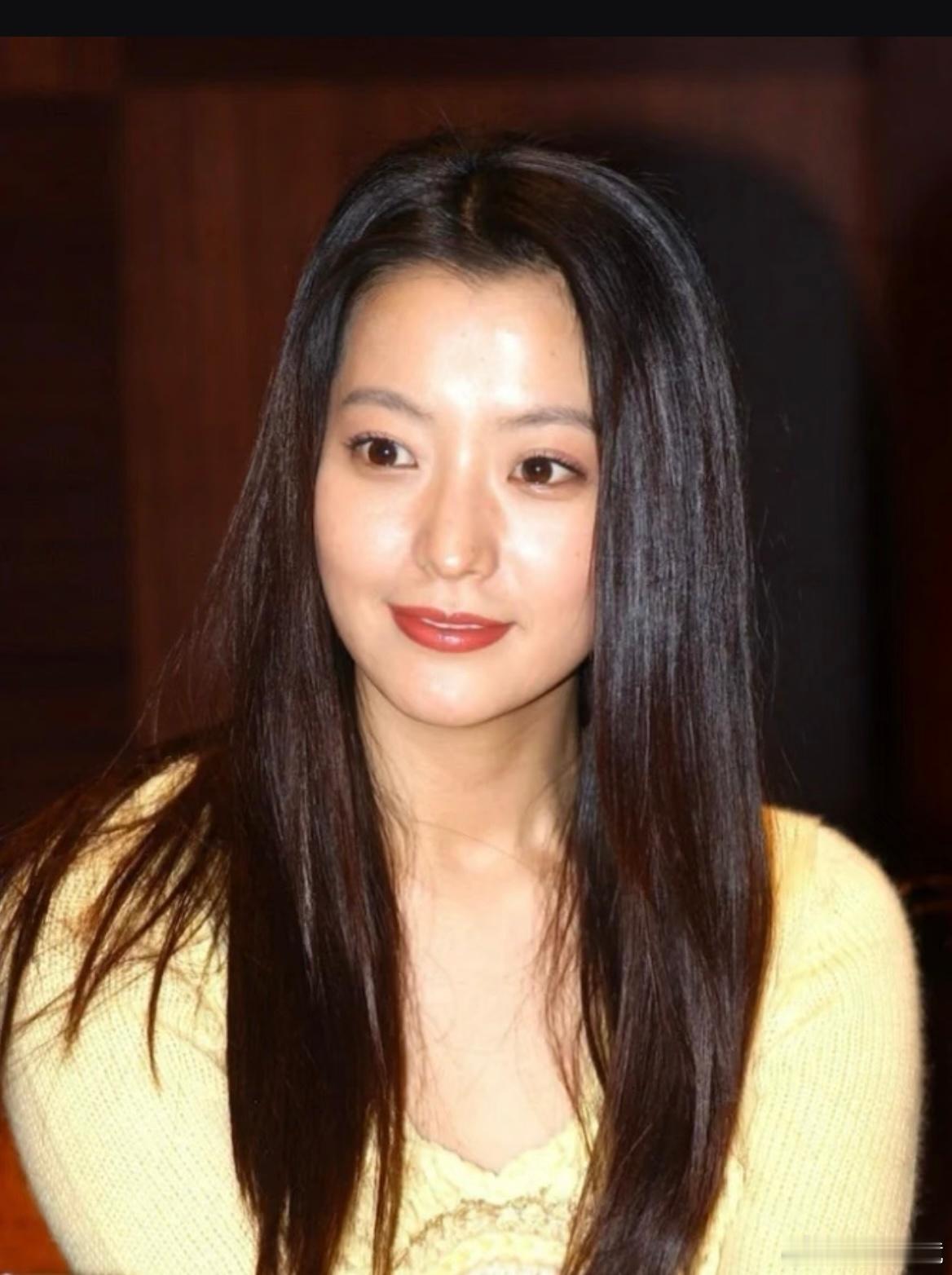 金喜善49岁状态乌镇偶遇金喜善吃早茶 纯天然美女多大了都一样的美啊！49看上去最