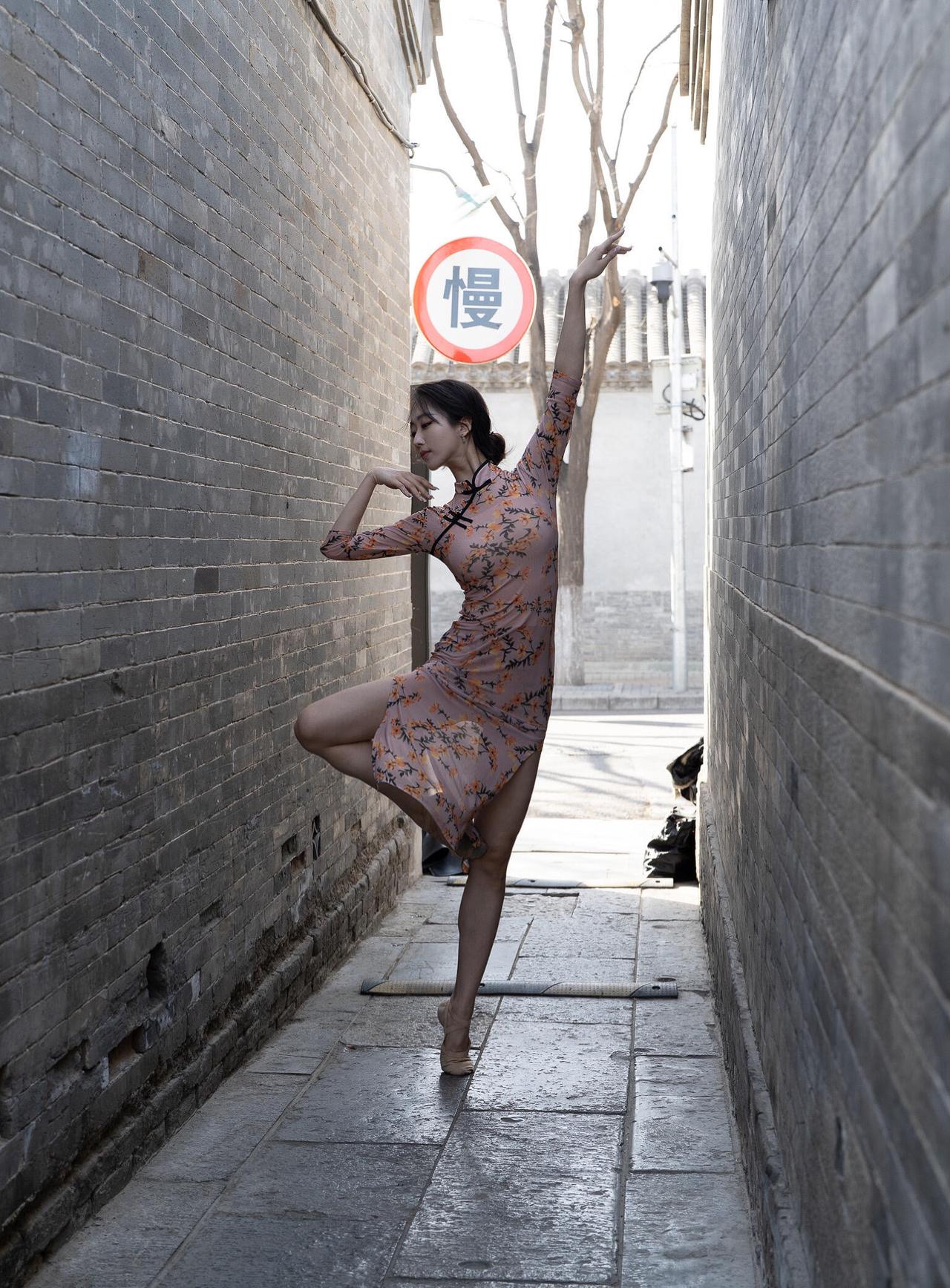 胡同里的舞蹈热门