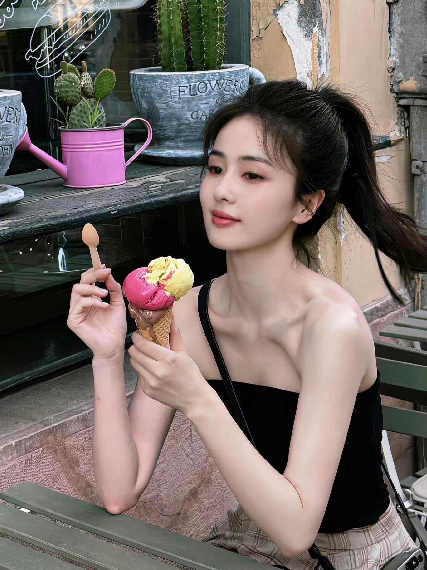 白鹿说孟子义孟姐冲冲冲白鹿说孟子义冲冲冲娱乐圈难得的真挚闺蜜！白鹿一大早更新动态