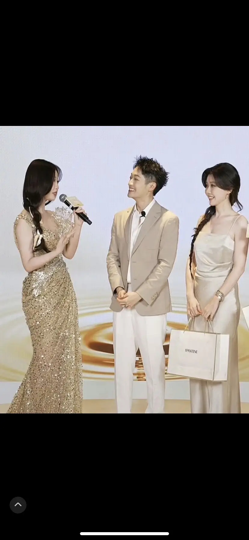 虞书欣的线下活动是不是被素人给秒了？ ​​​