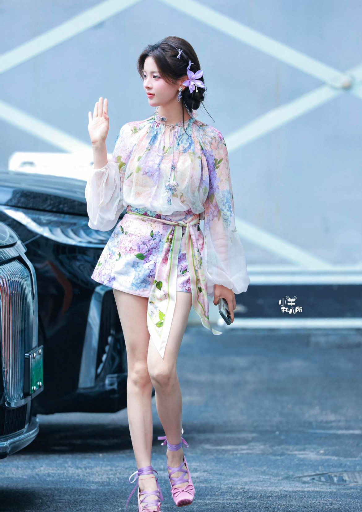 杨超越路透  这个妆造好适配啊 像小花仙 