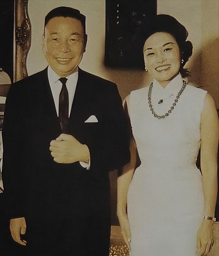 1939年，孔祥熙的23岁长子偷偷娶了妈妈宋霭龄40岁的牌友。

这件事放在今天