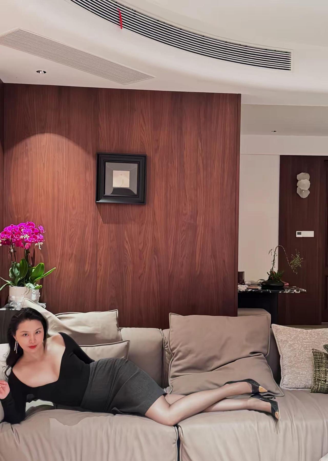 眼里只有对自己的欣赏