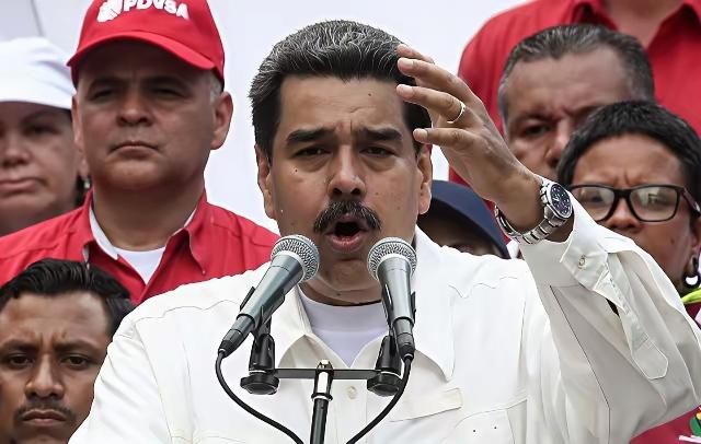 谁和中国好，老美就收拾谁。
委内瑞拉美国的后花园，
石油是导火索，
人民币结算。