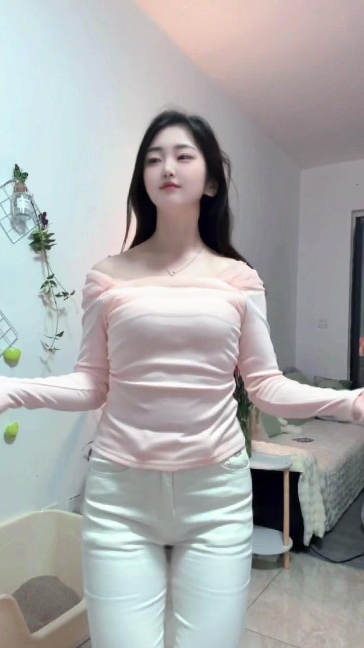 微胖女生跳网红舞有多绝？微胖女生跳网红舞真的太有魅力了！没有刻意追求...