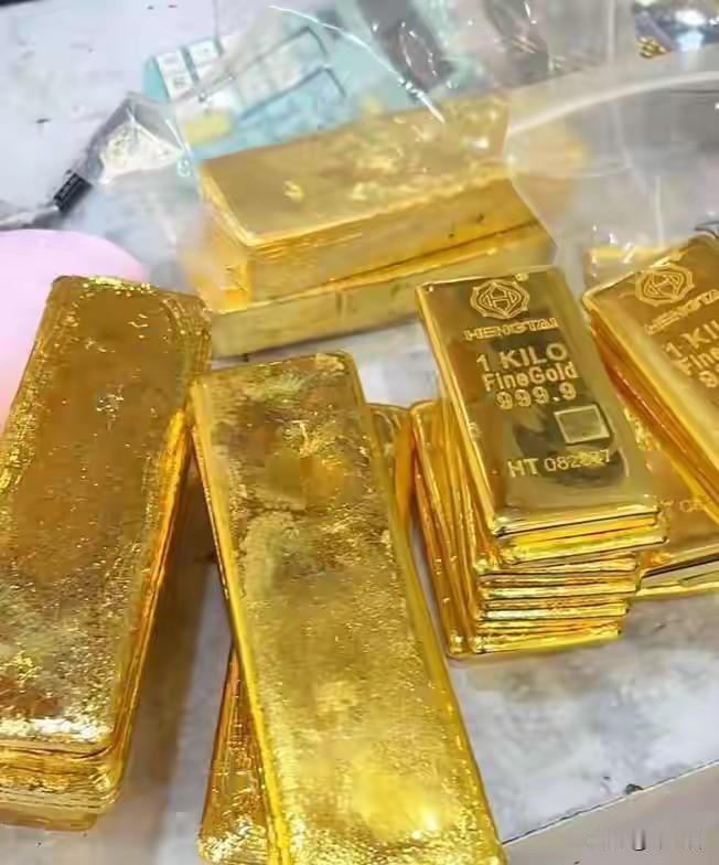 你以为他赢在“有钱”？错，他赢在5月那句“再等等”他听得进去。

同样的时间点，