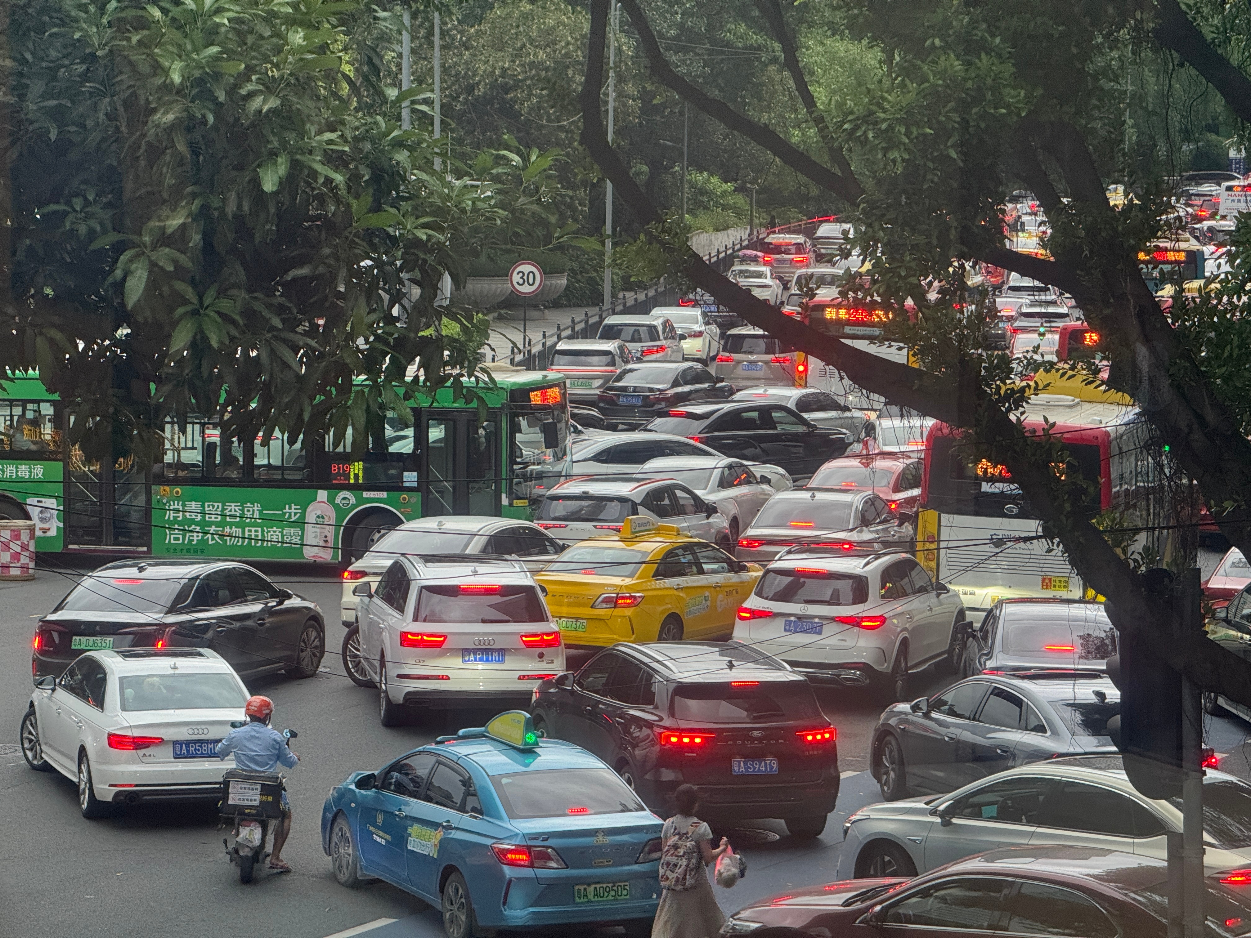这个堵车，真是无解