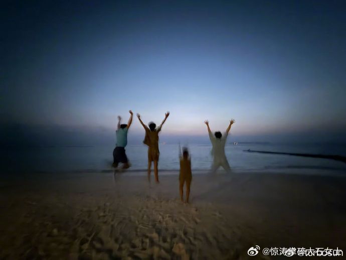 孙俪邓超一家四口海边合照孙俪邓超一家四口2026海边合照 孙俪邓超晒一家四口海边