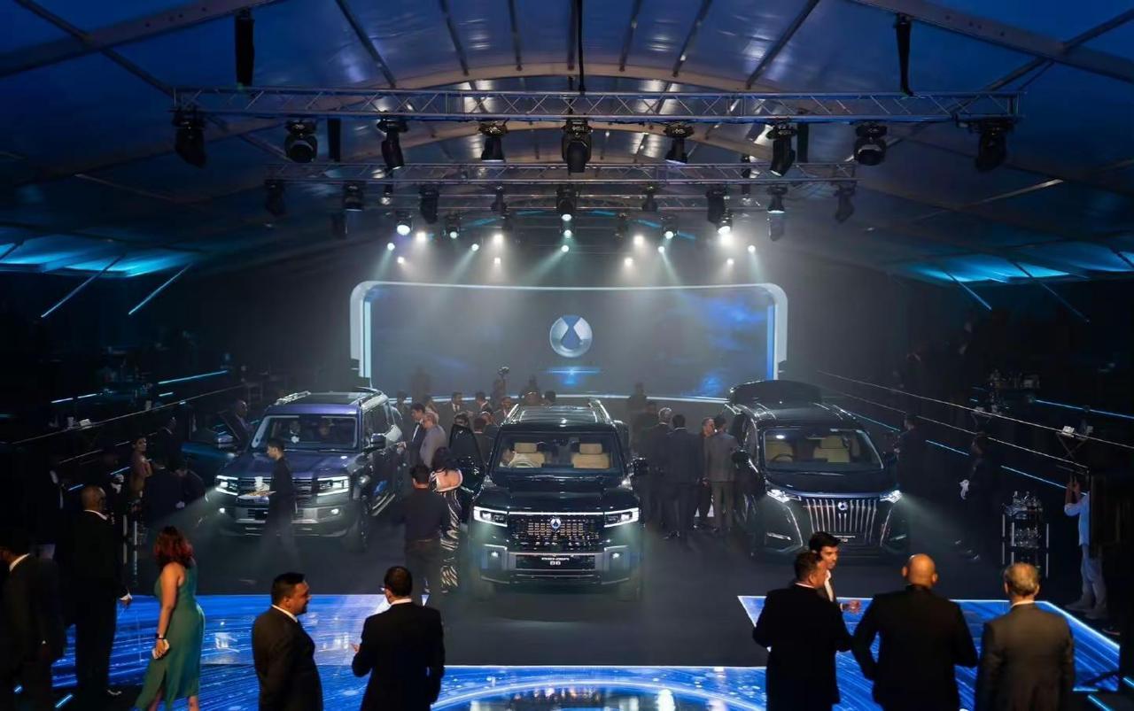 腾势品牌登陆斯里兰卡 ，豹5、豹8、D9三款车型发布。 比亚迪旗下各个品牌，都加